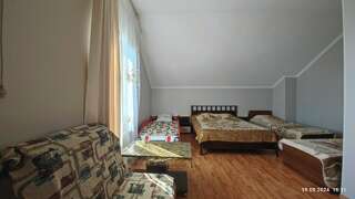 Гостиница В гостях у Анны Адлер Cемейный номер с собственной ванной комнатой-1